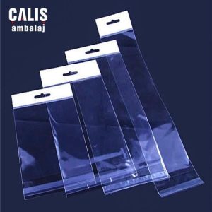 Farklı ebatlarda meksika şapka askı delikli baskısız bantlı OPP poşetler.