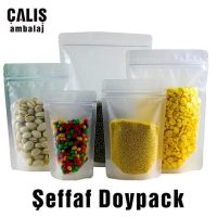 Beş adet şeffaf doypack torbanın içlerinde sırasıyla Antep fıstığı, şeker, bezelye, bulgur ve cips var.