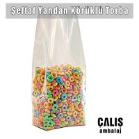 İçinde şekerleme bulunan Ayakta Duran Şeffaf Yandan Körüklü OPP Torba.
